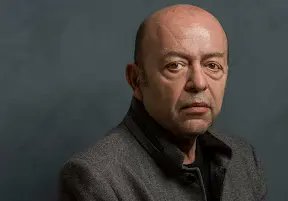 Selim İleri'yi Cumartesi Yalnızlığı ile tanımıştım, Türkçe zenginliği açısından Ahmet Hamdi Tanpınar ve Refik Halit Karay'dan sonra beni en fazla etkileyen yazar olmuştur. Türkçeyi güzelleştiren bir yazardı vesselam. Nur içinde yatsın.