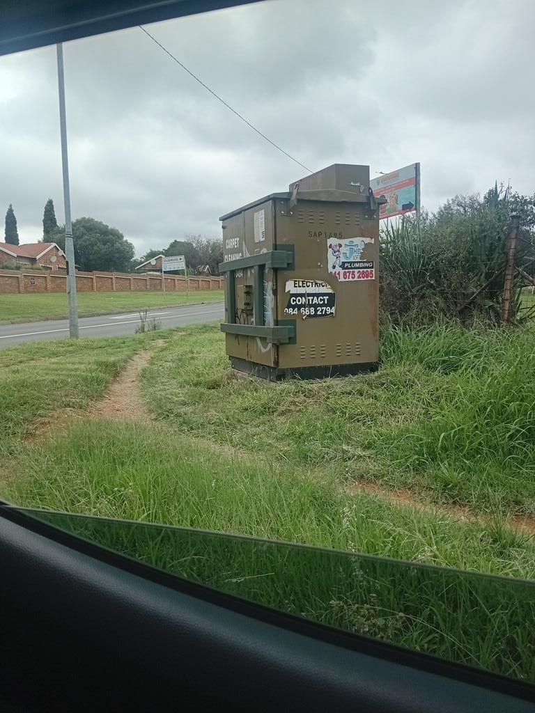IPottas's tweet photo. @CityPowerJhb I just came from the substation being mentioned on Paul Kruger and Prichard street.Nobody on site no lock on substation so don't talk kak to us😡 https://t.co/WZKb830XR1
