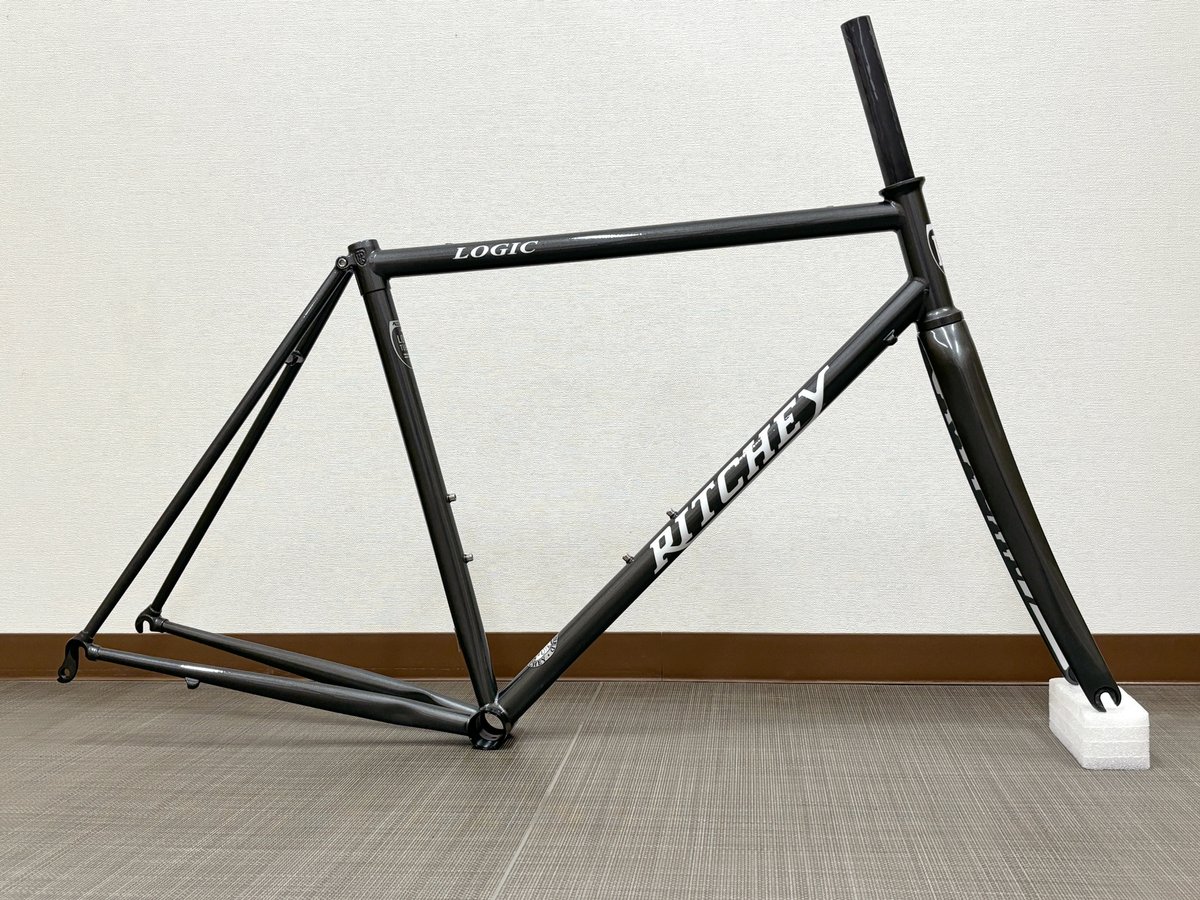 Tokyosanesu's tweet photo. 【新商品入荷のお知らせ】
RITCHEY「ROAD LOGIC ロードロジック」
ロードロジックは、トム・リッチーのスチールに関する膨大な経験、そして自転車作りの技術から得た真のモダンクラシックバイクです。
最大 30C までのタイヤに対応します。
#東京サンエス
#ritchey
#リッチー https://t.co/UKeZVNRFM4