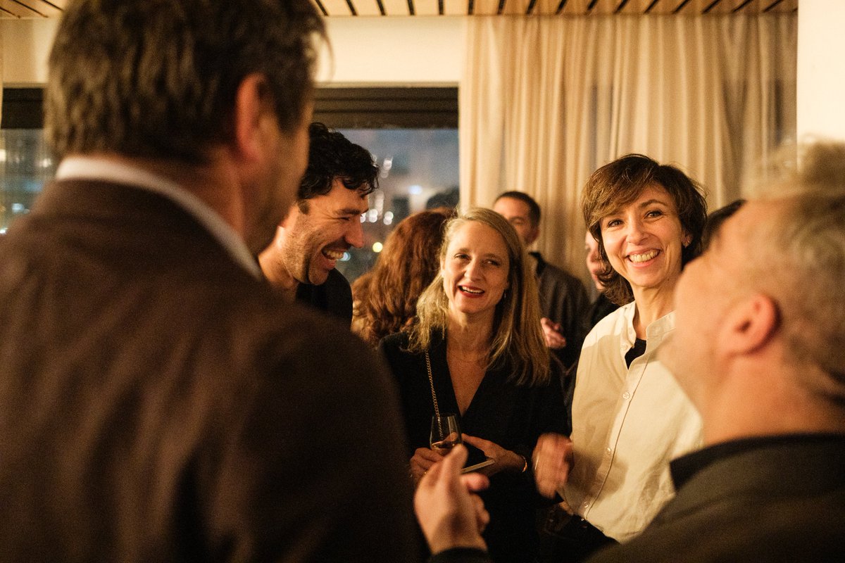 GroupeFnacDarty's tweet photo. 👏 Bravo à @WillMcPhail, lauréat du #PrixBDFnacFranceInter 2025 pour « Au-Dedans » ! 
Ce premier roman graphique (@404graphic_ ) a séduit le jury par son récit vivifiant et émouvant, sélectionné parmi les 20 coups de cœur 2024 des libraires @Fnac et de la rédaction @franceinter. https://t.co/LBrvinBXe8