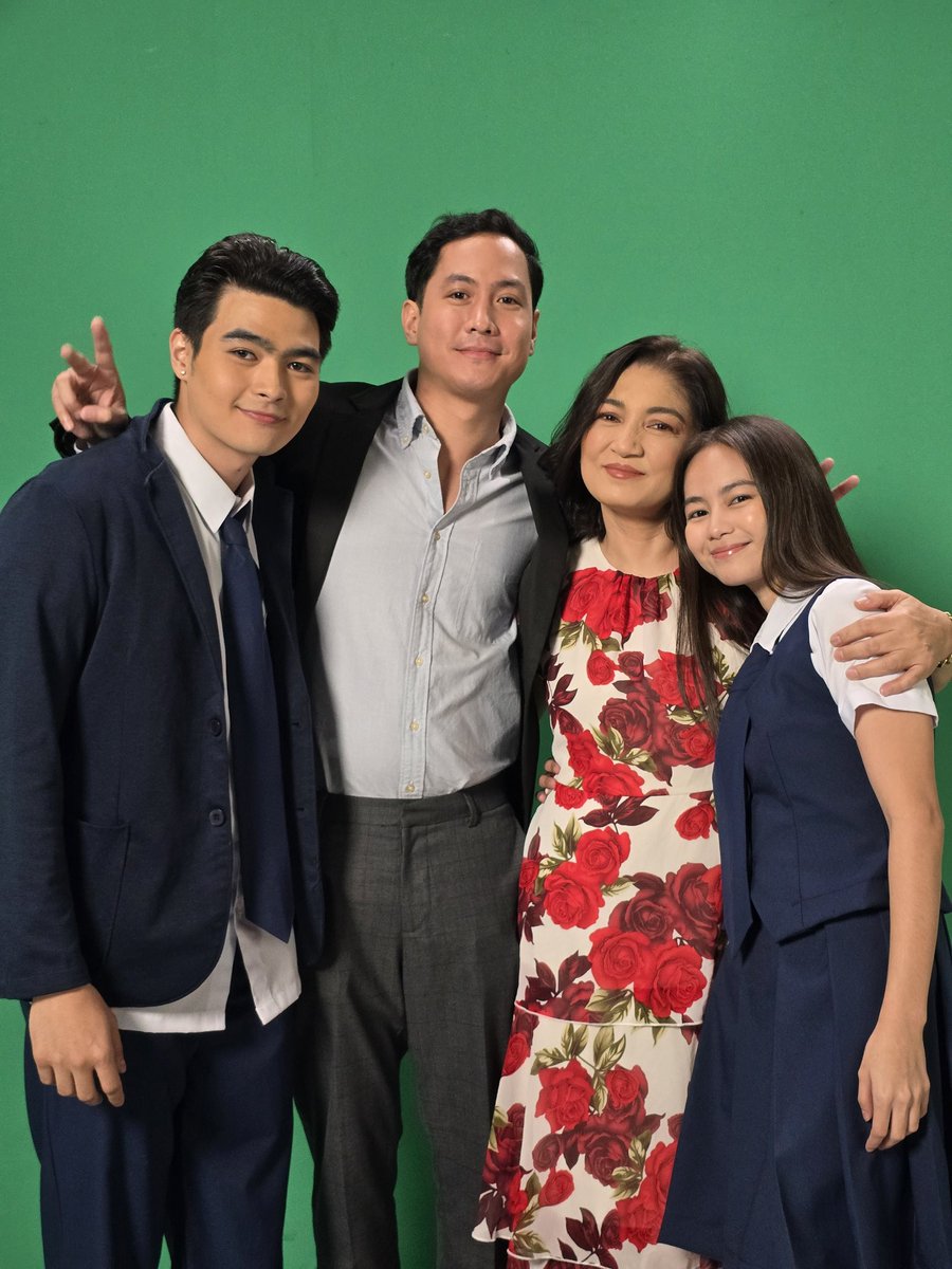 StudioVivaPH's tweet photo. We live for Fernandez family family photos aaaaa 🥹🤍

AMNSE RE ELECTION

#SectionESpecialOrder
#AngMutyaNgSectionE 
#StudioViva 
#VivaOne https://t.co/aXZfYxsoob