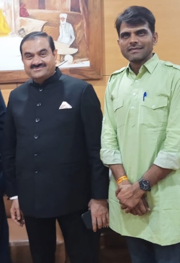 प्रसिद्ध उद्योगपति श्री गौतम अडानी जी से शिष्टाचार भेंट के दौरान पर्यावरण संरक्षण और अडानी फाउंडेशन की भूमिका पर चर्चा हुई! 

आत्मीय स्नेह का आभार ! 🙏🌱

#GautamAdani #AdaniFoundation #treemanofindia #environment #vishnulamba #TreePlantation #bharat