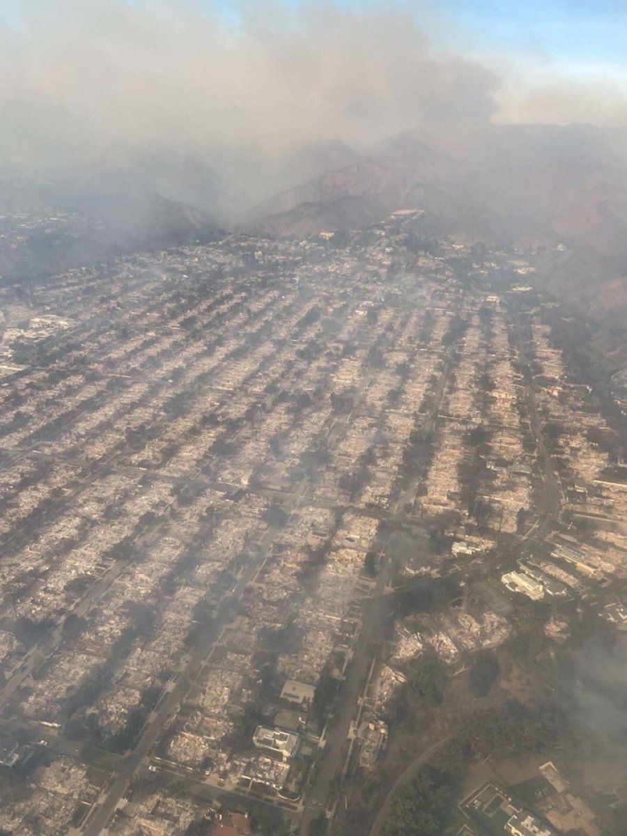 TahoeDaze's tweet photo. HEARTBREAKING!! 
Pacific Palisades 😭 https://t.co/fymYF4mFhG