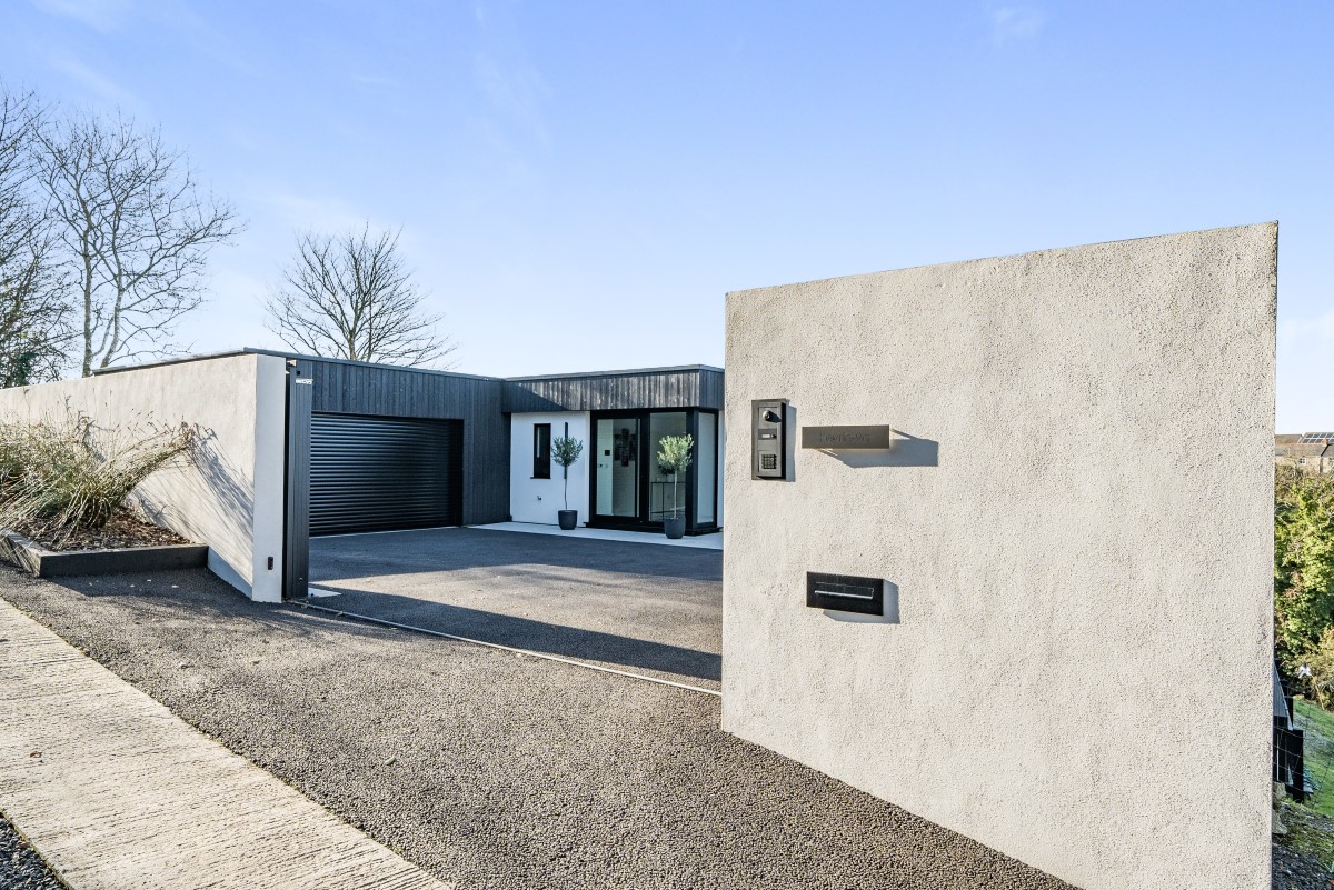 NicheCom tweet media