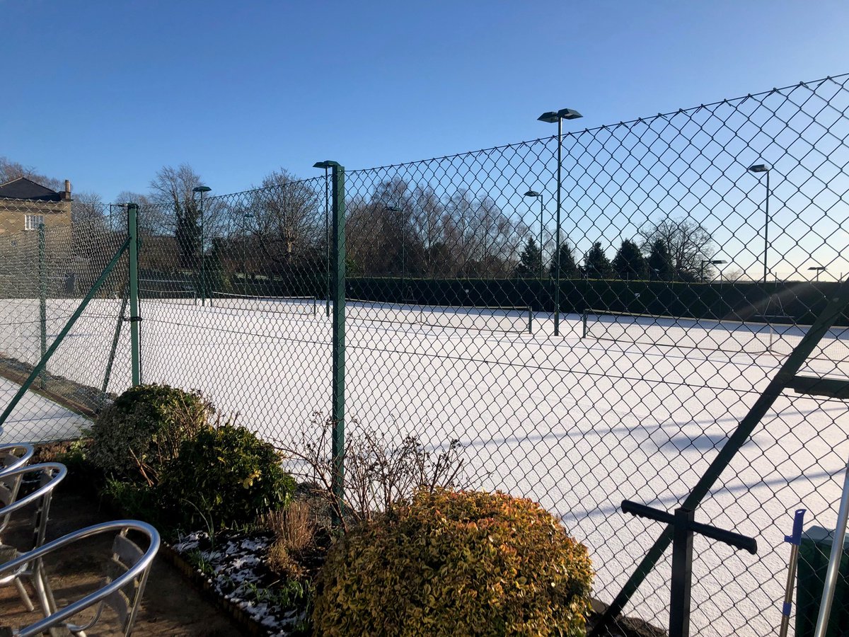 2:00pm – All courts still unplayable due to snow cover. Conditions unlikely to improve but final update will be given at 4:30pm.