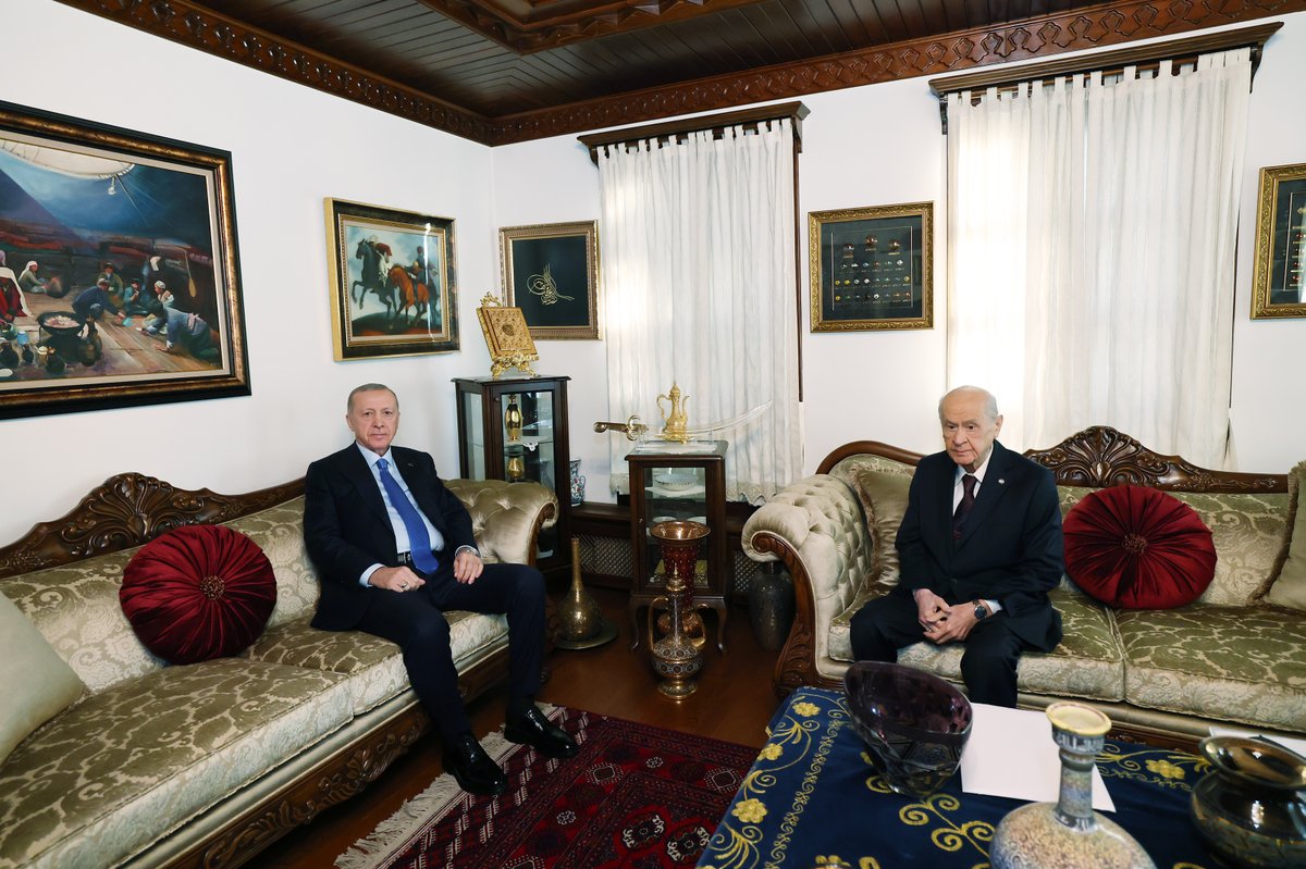 Cumhurbaşkanımız Recep Tayyip Erdoğan, MHP Genel Başkanı Devlet Bahçeli ile Bahçeli'nin Türkmenbeyi Caddesi'ndeki evinde görüştü.