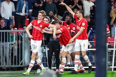 Zo deed PSV het de afgelopen seizoenen in eigen huis tegen angstgegner AZ dlvr.it/THG9tD