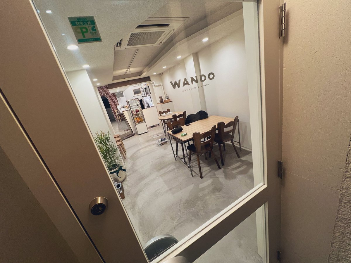 PASSINGBREEZE92's tweet image. “WANDO”
描き完了。
小ぶりなサイズ、フォントもシンプルで良き。

11日OPEN。
1Fで奥様がカフェ。
お手製のケーキやプレート料理が食べれます。
2Fは店主Tommyが服や小物類を販売。
今後の展開が楽しみ。

ご夫婦で地元を盛り上げてください✋🏼

Tommy頑張って🤟🏼

#WANDO
#津市
#BlueCA
#レタリング