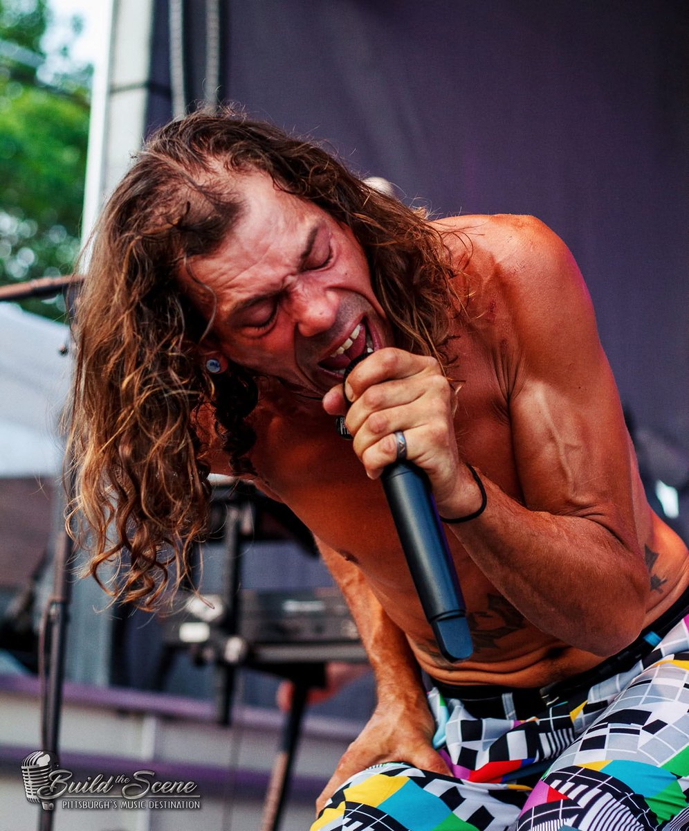 BlackRidgeMusic's tweet image. "Always gonna LIVE FAST, that's what I said!" 🎤💥

▶️: youtube.com/playlist?list=…

🟢: open.spotify.com/album/10dPgiSw…

🍎: music.apple.com/us/album/live-…

🌐: BlackRidgeOfficial.com

#livefast #record #music #rockandroll #nowstreaming #listen #spotify #applemusic #youtube #studio #band