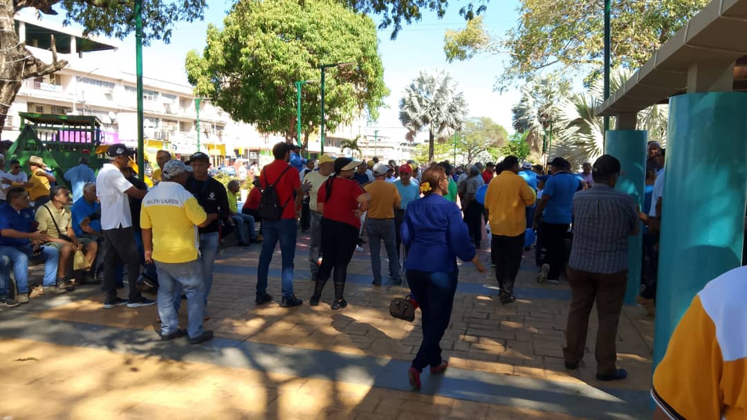 NahirMota's tweet photo. 9Ene Apureños inician su concentración en el Paseo Libertador de San Fernando atendiendo el llamado de nuestra líder @MariaCorinaYA en defensa de la democracia y libertad 
EDMUNDO ES EL PRESIDENTE ELECTO 

#GloriaAlBravoPueblo 

@ConVzlaComando https://t.co/jMvLAAVRlu
