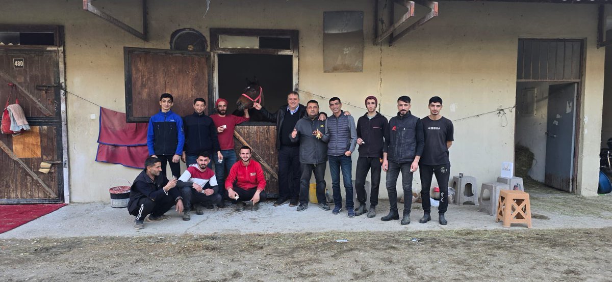 ALTIN GİBİ EKİBE BİRER CUMHURİYET ALTINI HEDİYE 🎁 

Sahalarımızın hakikaten beyefendi bir at sahibi olan ve her yıl düzenli olarak geleneksel hale getirdiği şekli ile tüm ekibine birer Cumhuriyet Altını hediye eden centilmen at sahibi İHSAN ERTEN bugünde Yeşiloba hipodromunda