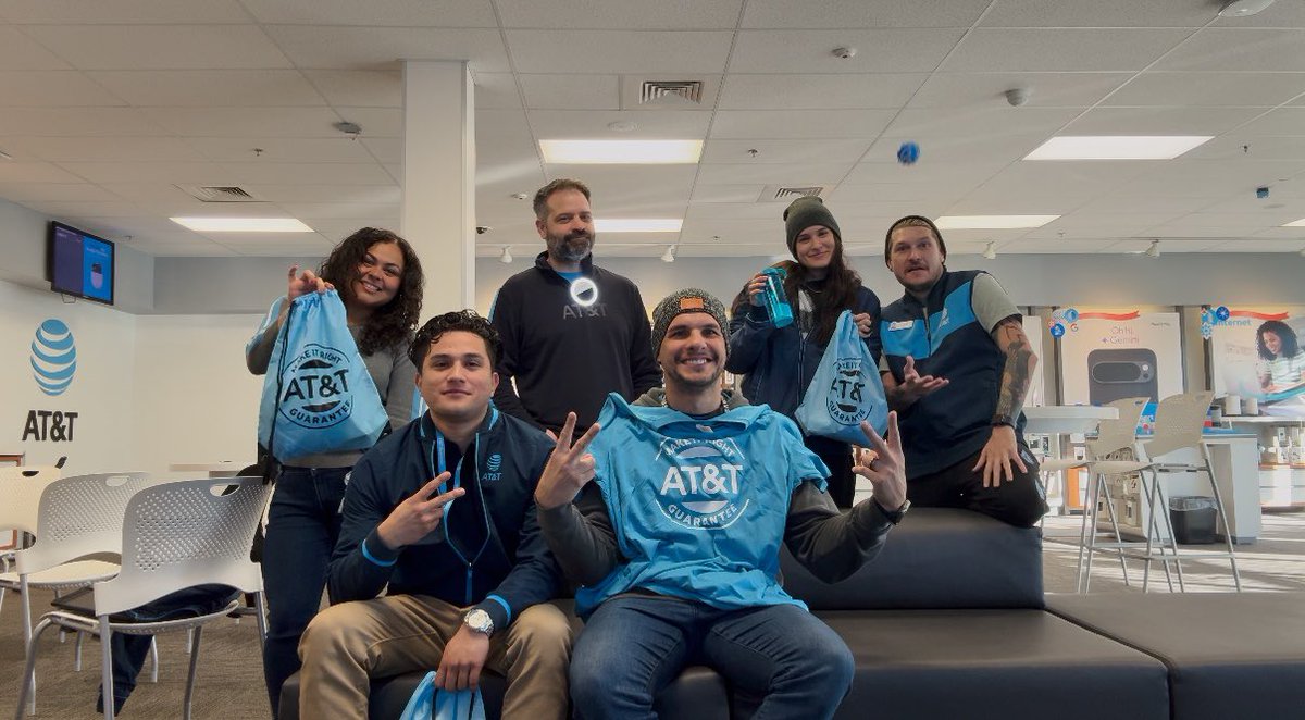 Saraisorto_'s tweet photo. ROYAL PALM is excited &amp; ready to show our customer how #AT&amp;TGuarantee will always make it right 🛜 📲

#OneFLA #ATTGuarantee
@One_FLA @ToniBraxton222 @ValdesKyara https://t.co/Xh0C7ho7Qb