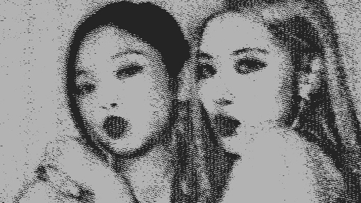 你是我最重要的人。我的朋友和妈妈，你是如此的耐心和有趣，我从来没有想过我们会如此强烈和迅速地接近，我很感激能留在你身边 —— (2025).  @luridblood