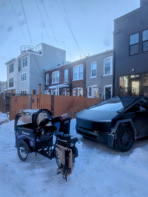 Glad I spent a little extra on a practical city vehicle that can handle the snow and ice!

(Mine is the one in the foreground...) 

#EV #cargobike