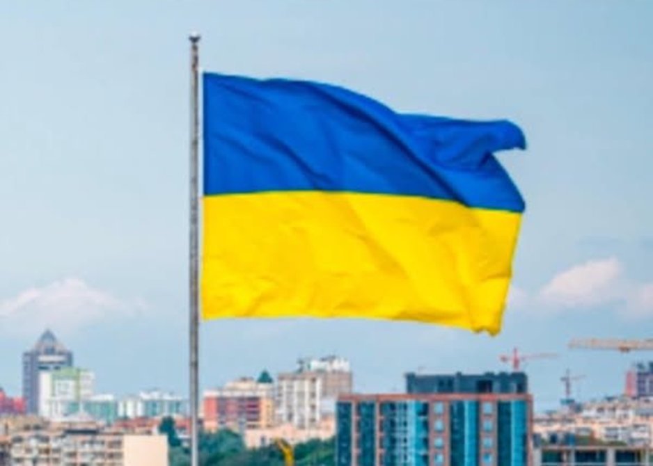 ExcelRebel's tweet photo. @catturd2 Just in: Californians have officially changed their state flag to the Ukrainian flag so Congress will send money to help with wildfires. Meanwhile, President Biden tweeted: 'Send money here: #CaliforniaRelief #BidenSupport' #BreakingNews #Satire" https://t.co/mf5yvQN2zI