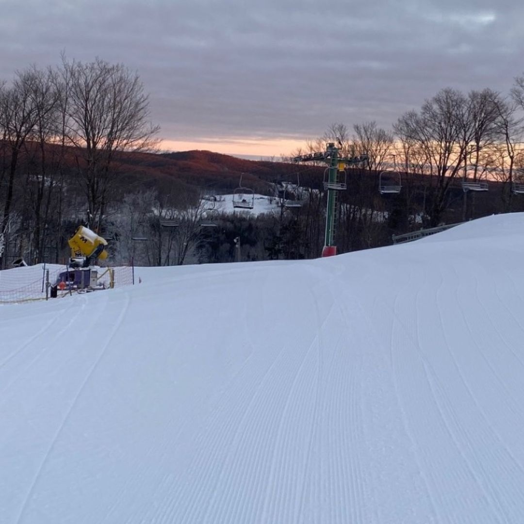 The sky put on a little show for us this morning.🌤️ All signs are pointing to a spectacular day here at Treetops❄️🏂🌳 #treetopsresort #gaylordmi #sunrise #slopes #corduroy #northernmichigan