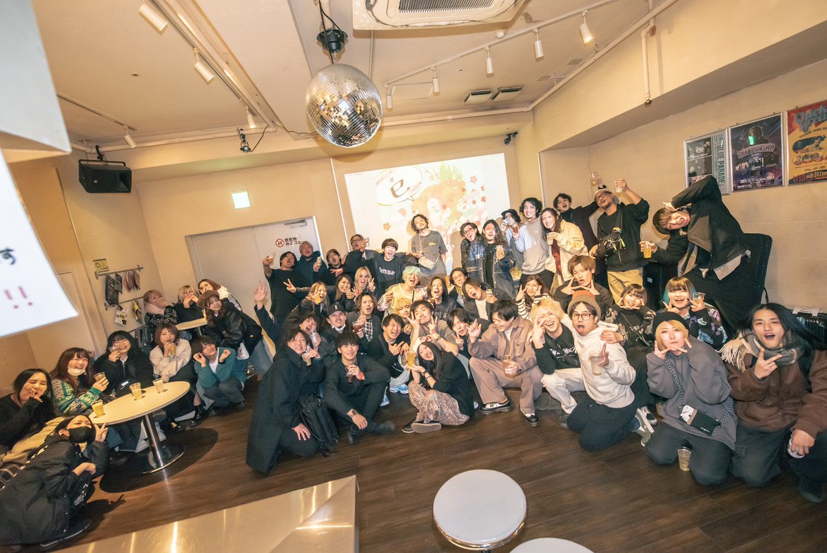 shizuka_gt's tweet photo. 2025年1月8日 想紅vol.3
ありがとうございました！
25歳の誕生日にひょんな事からDROPへ引きずり込まれ丸9年。ライブハウスで生きてきた一つの節目として、今まで自分の大切にしてきたモノに間違いは無かったと今年も本気で思える一日でした。
ライブハウスマン10年目、今年もよろしく！
📸@tani1047ri https://t.co/UICwZ79r63