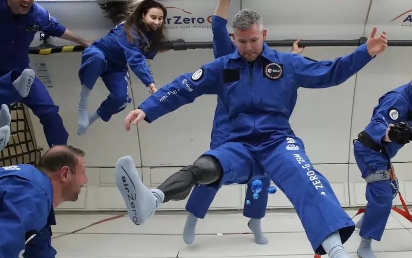 .@ESA is seeking experiments that could be carried out during a potential future mission with Member of the European Astronaut Reserve, John McFall. 👨‍🚀

Learn more and submit your proposals before 15 January ▶️  ideas.esa.int/servlet/hype/I…