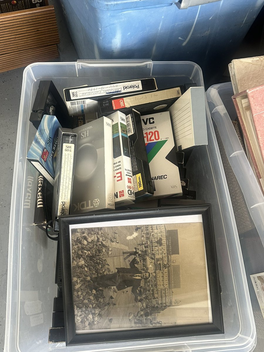 NatalyTavidian's tweet image. This is where I took my first steps, spoke my first words. Losing it is the worst pain I’ve felt—second to losing my 58 yr old dad just 3 years ago. He built it in 1988. With little time, I saved some tapes &amp;amp; albums. Not all, but some. 💔 @KNXNews #EatonCanyonFire #EatonFires