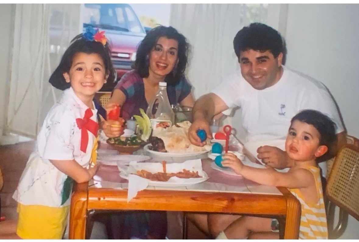 NatalyTavidian's tweet image. This is where I took my first steps, spoke my first words. Losing it is the worst pain I’ve felt—second to losing my 58 yr old dad just 3 years ago. He built it in 1988. With little time, I saved some tapes &amp;amp; albums. Not all, but some. 💔 @KNXNews #EatonCanyonFire #EatonFires