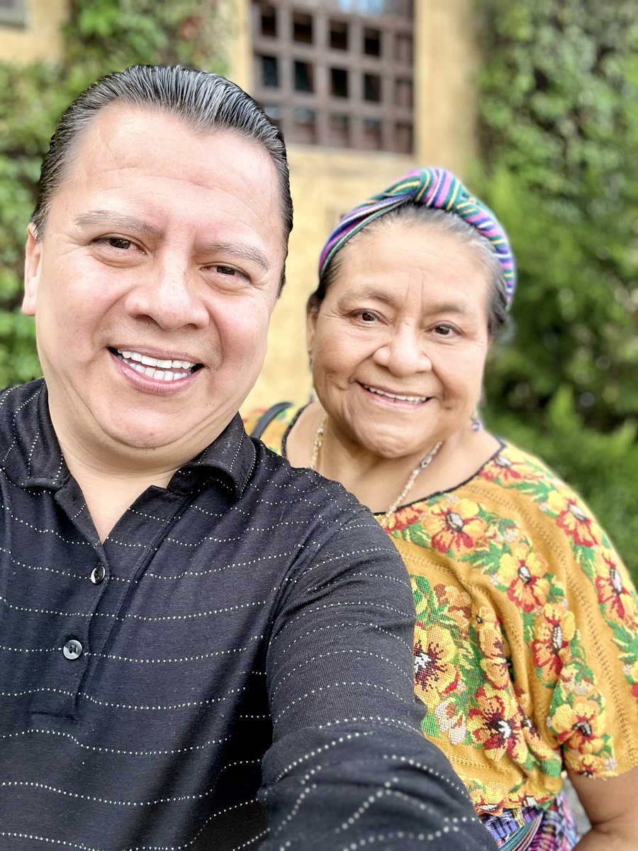 Feliz cumpleaños querida Dra. <a href="/RigobertMenchu/">Rigoberta Menchú Tum</a>  Le envío mis mejores parabienes en este día. Que el universo la siga iluminando. Le deseo salud, abundancia, y felicidad al lado de sus seres queridos. Le reconozco y quiero por ser parte de esta gran familia. Por muchos años mas!!