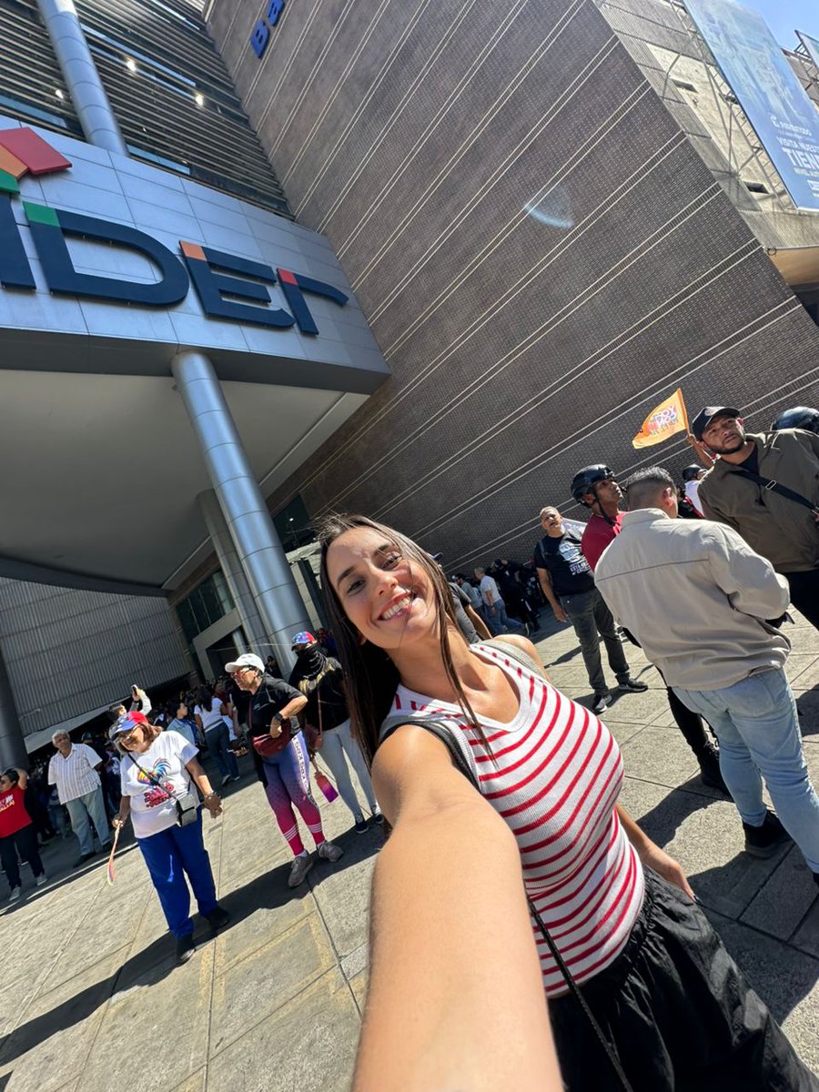 El chavismo desde el centro comercial El Líder. La derecha no va.