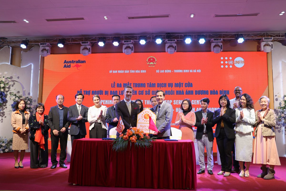 unfpa_vietnam's tweet photo. 🎉 Opening of the One-Stop Service Centre (Anh Duong House) in Hoa Binh

Funded by @dfat, implemented by @unfpa_vietnam &amp; MOLISA, the OSSC in Hoa Binh provides survivor-centered services without stigma, tailored to each individual’s needs, promotes respect &amp; non-discrimination https://t.co/0wBHlxZDgO