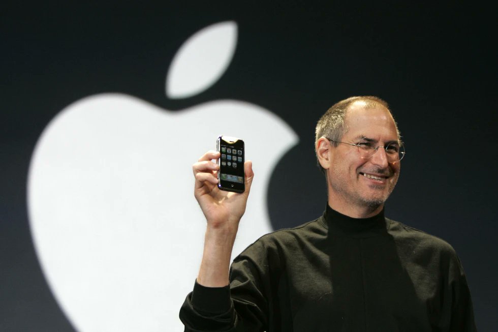 DeccanChronicle's tweet photo. Today in history:
On Jan. 9, 2007, Apple CEO Steve Jobs introduced the iPhone at the Macworld conference in San Francisco.
#TodayinHistory #Apple #SteveJobs