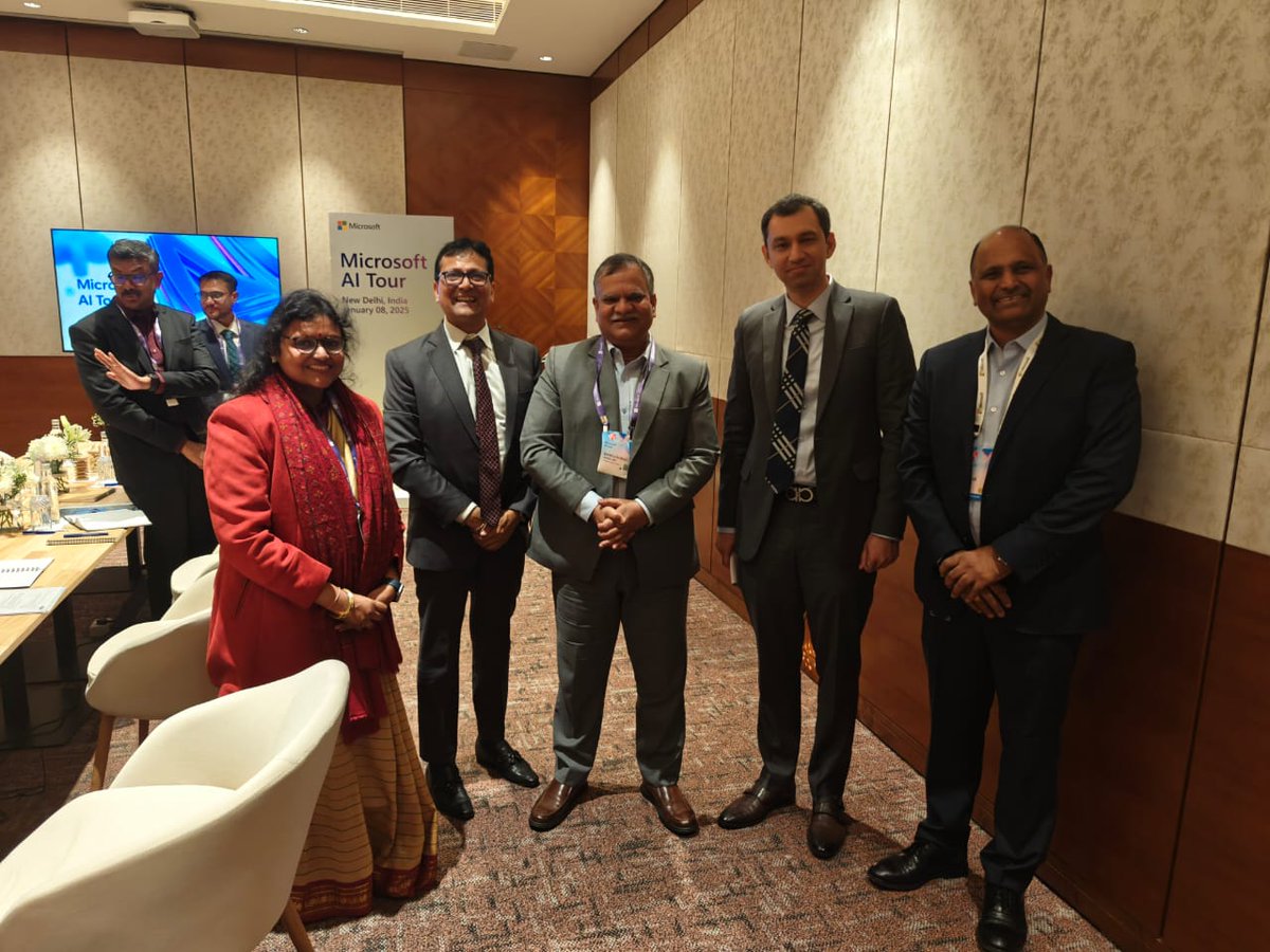 नई दिल्ली में आयोजित Microsoft Leadership Connection कार्यक्रम में प्रतिभाग करते हुए Microsoft Corporation की लीडरशिप टीम के प्रतिनिधियों के साथ सार्थक चर्चा की।  

इस अवसर पर उत्तर प्रदेश में AI और अत्याधुनिक तकनीकों के उपयोग पर विस्तार से चर्चा हुई। माननीय मुख्यमंत्री योगी
