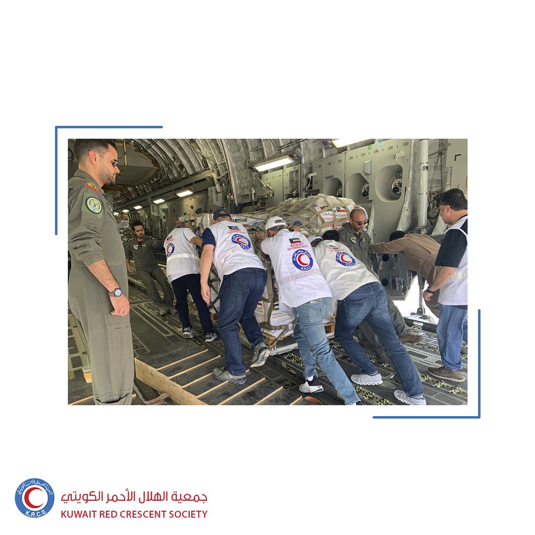 krcs_org_kw's tweet image. إن الجمعية بتوجيهات القيادة الرشيدة وعلى رأسها سمو أمير البلاد الشيخ مشعل الأحمد الجابر الصباح حفظه الله ورعاه وسمو ولي العهد الشيخ صباح خالد الحمد الصباح حفظه الله تحرص على تبني المبادرات التي تعزز دور الجمعية الإنساني محليا وخارجيا.