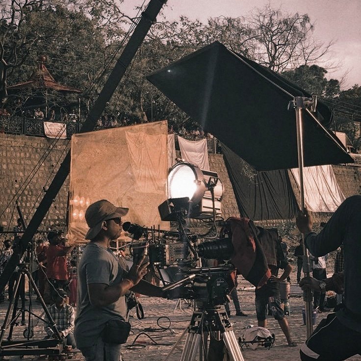 Janungga's tweet image. ᅠ

Baradipta, 1980, EN/IDN.

Kerap menguping kisah orang lain di kafe saat tengah mencari inspirasi untuk film selanjutnya. Calon kawan, adakah yang berkenan kisahnya ‘dikuping’? Semakin nelangsa, semakin saya suka. 😁

( Mohon maaf, akun ini bersifat NSFW-DD:DNE )

ᅠ