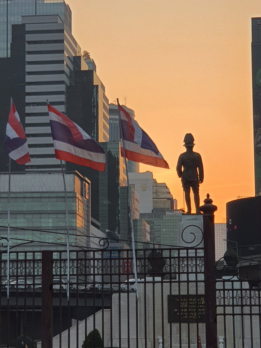 hjiw's tweet photo. This is Bangkok. https://t.co/vucwpYXwVC