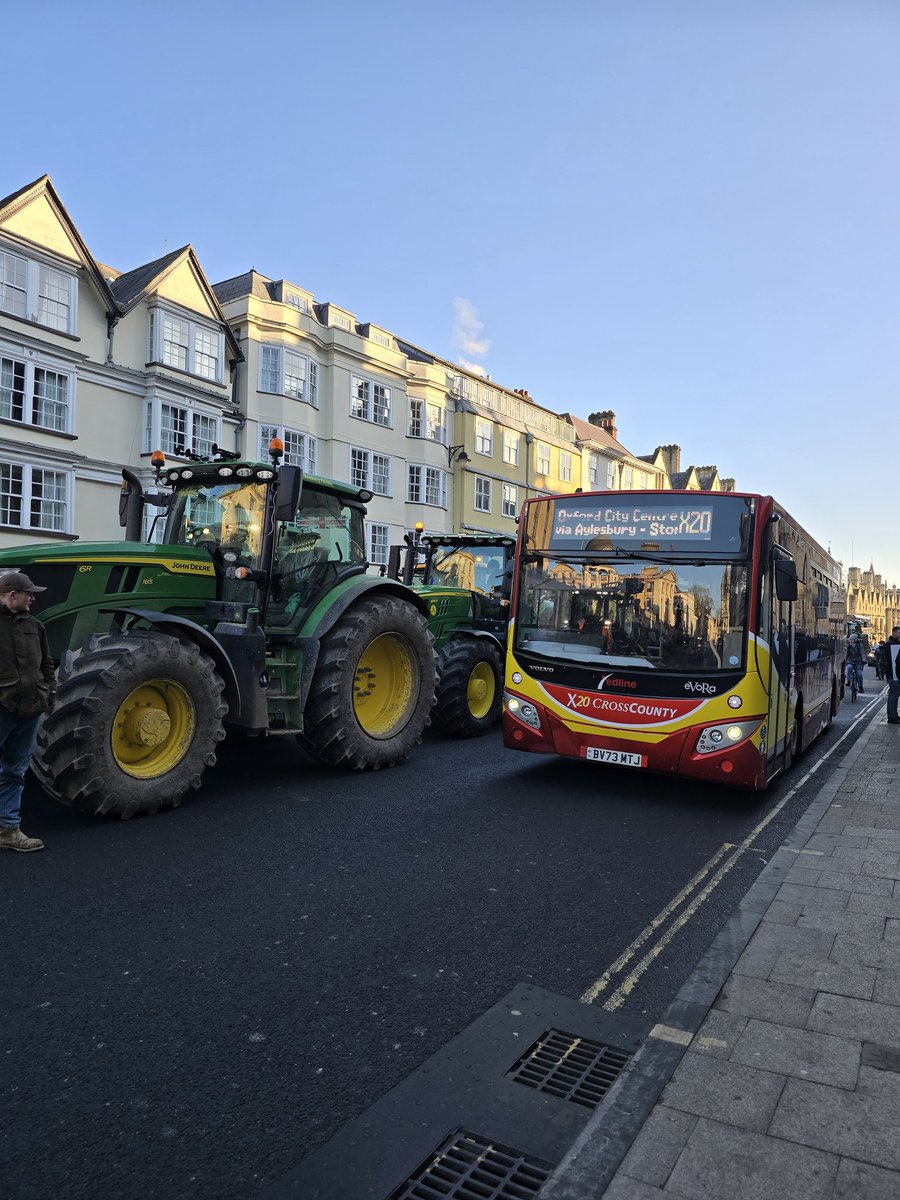 Anna Jones (@jonesthejourno) on Twitter photo Lots of ear splitting horn honking from a long line of tractors parked outside the Oxford Exam Halls <a href="/oxfordfarming/">Oxford Farming Conference</a> #ofc25 Lots of ear splitting horn honking from a long line of tractors parked outside the Oxford Exam Halls <a href="/oxfordfarming/">Oxford Farming Conference</a> #ofc25