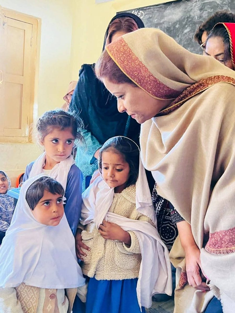 Muhamma62610083's tweet photo. Thanks allot Ma'am @ShahNafisa, she watched our efforts and she was very impressed to see that we working with support of friends and work for our poor girls to support for education, she also support us and announced good support for our village's poor girls in our govt school https://t.co/AEOEUIU5oY