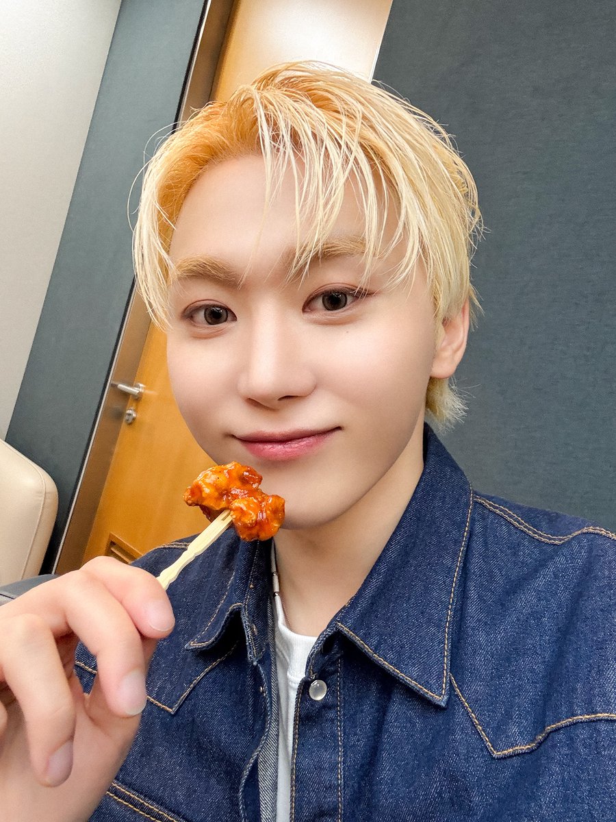 [#CARAT_TELEPARTY] 
닭강정 맛있꺼슬 꼬꼬

#부석순 #BSS
#BSS_TELEPARTY