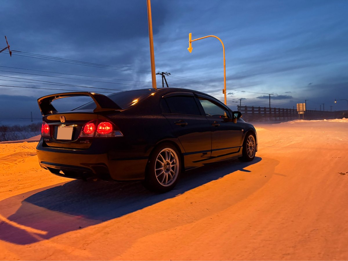 Black_vtec_'s tweet photo. 新しい車
シビックタイプR FD2型納車されました！

個人買でお話し頂き感謝！

よろしくお願いします！

明るい写真は後日

まずはアコードから外したナビとか移設する https://t.co/jzbkQBso82