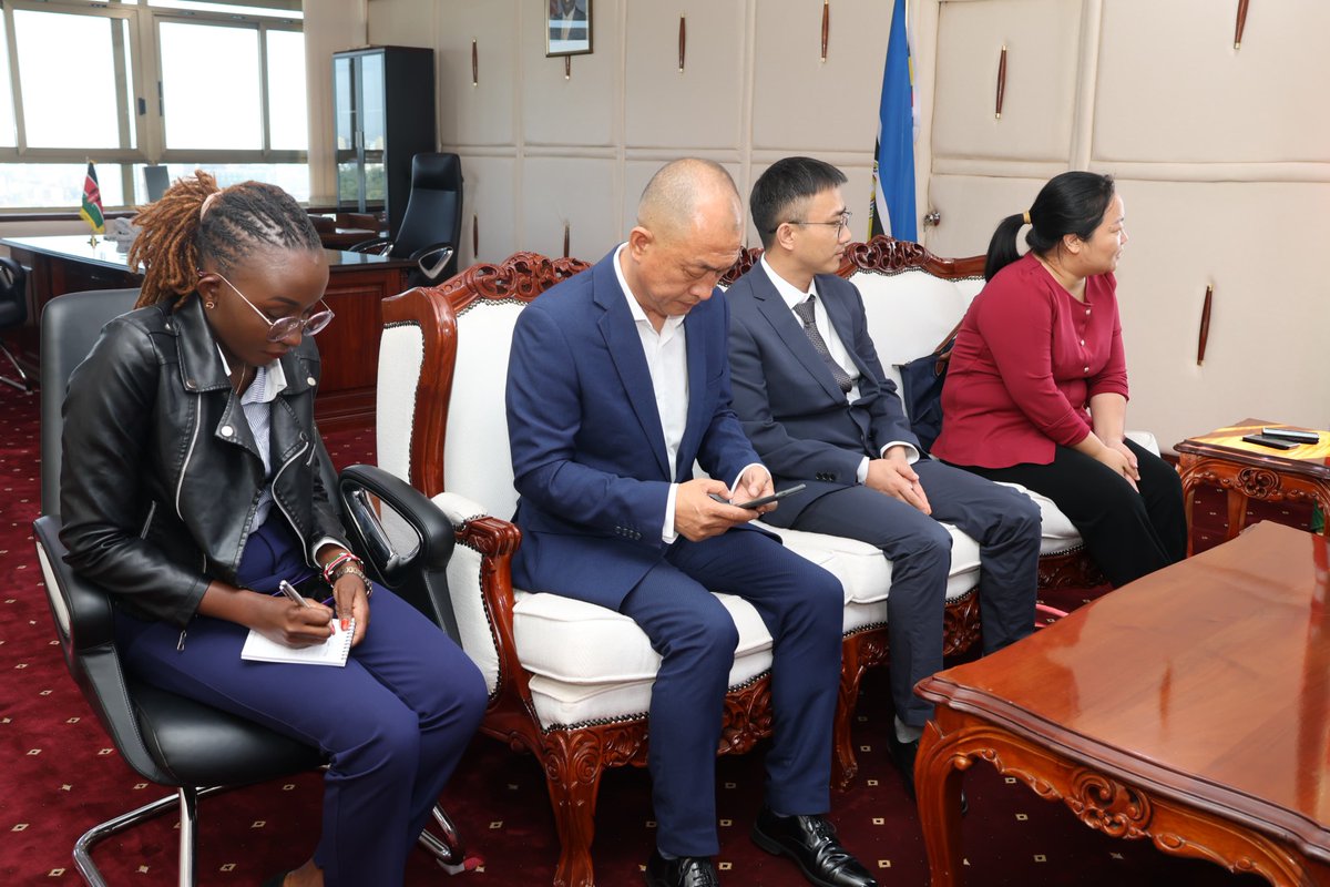 This morning, I welcomed a delegation of investors from Sumec Textile &amp; Light Industry Company Limited from China, who have expressed interest in setting up a textile factory in Kenya. 

I apprised them of the various investment incentives available. They will visit the Export