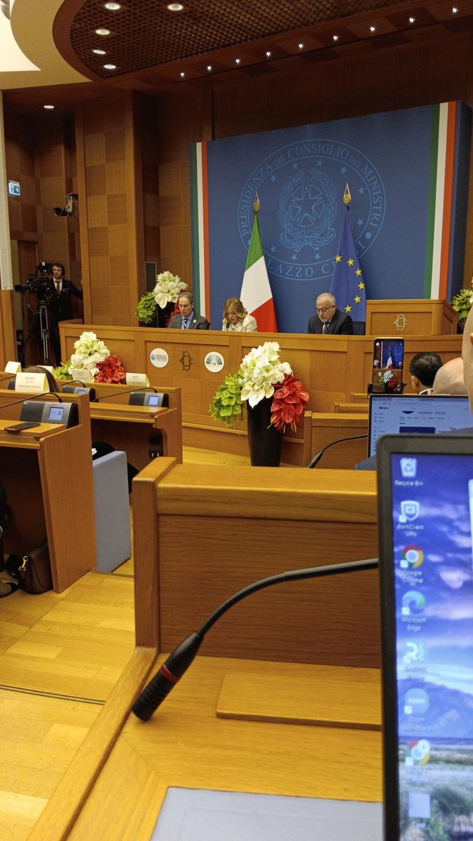 Un año más en la Conferenza Stampa di fine/nuovo anno de la Premier Giorgia Meloni