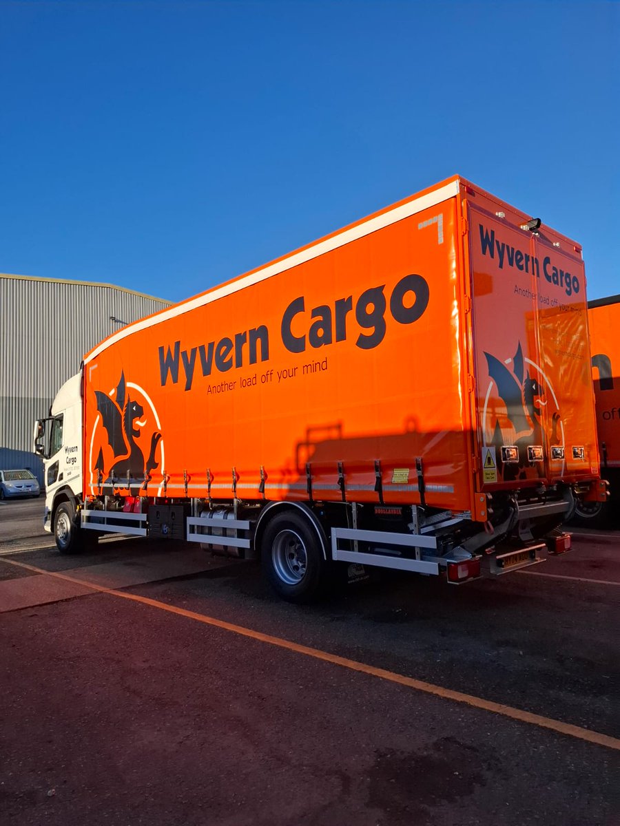 AdamsMorey's tweet photo. Brightening up your Thursday! 🧡🌞

#Dorset based Wyvern Cargo had their first of three #DAF XD's delivered 

💤 Sleeper High Cab
🚴 Lower window in the co-driver's door
⭐ DVS 3 star rating as standard
✅ Supplied with a 7 year full R&amp;M package

 #DAFTrucks #DAFXD https://t.co/obcb870BHW
