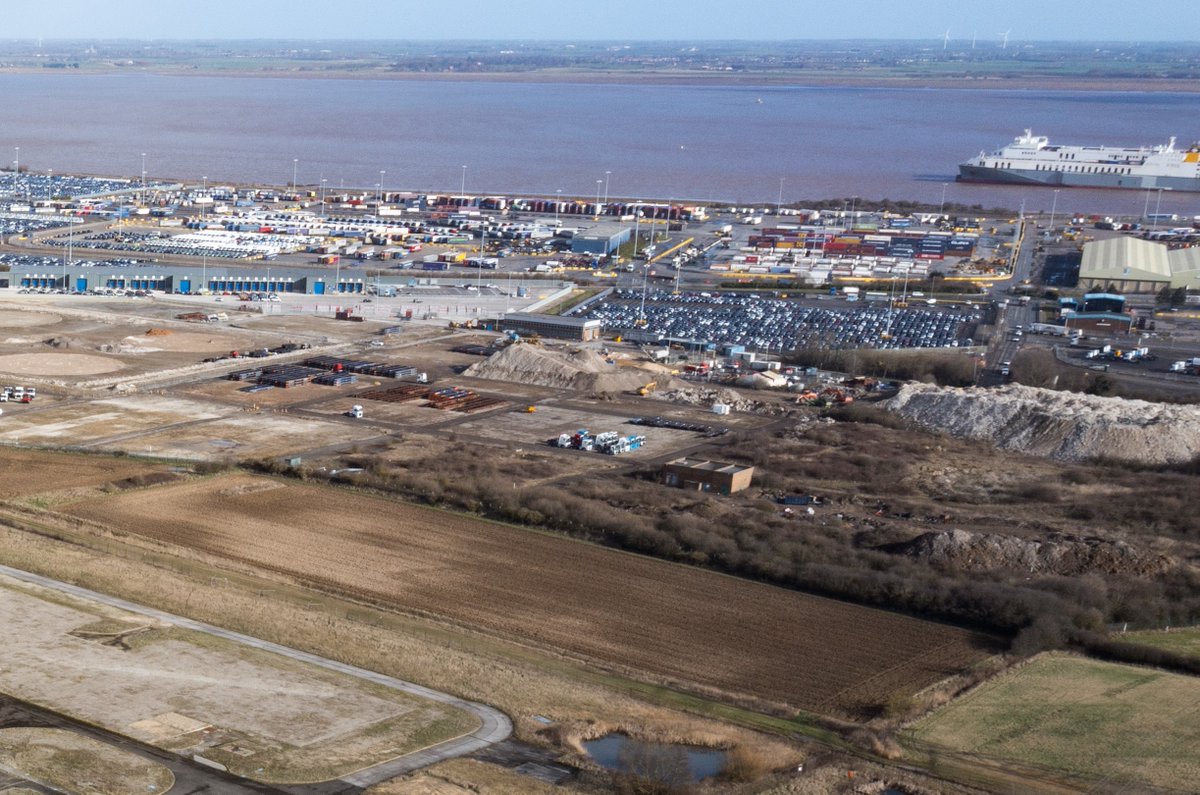 Uniper is exploring the development of a new flexible and efficient carbon capture power plant in the UK’s Humber region, potentially contributing towards a cleaner energy system whilst providing a secure supply of power. 

More information available here: uniper.energy/united-kingdom…