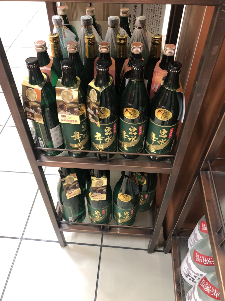 博多の三越で多量に売ってましたぜ。