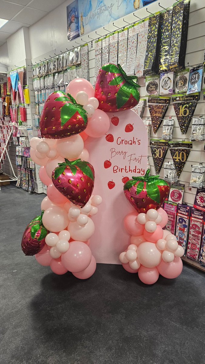 partysolutionsb's tweet photo. 🍓 STRAWBERRY DELIGHT 🍓

5ft Sailboard with added Strawberry foils 

LOVED!!! Creating this. Only getting round to starting to post after such a lovely Christmas off https://t.co/hX2HHhs0yU