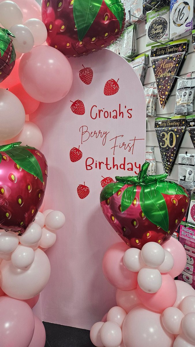 partysolutionsb's tweet photo. 🍓 STRAWBERRY DELIGHT 🍓

5ft Sailboard with added Strawberry foils 

LOVED!!! Creating this. Only getting round to starting to post after such a lovely Christmas off https://t.co/hX2HHhs0yU