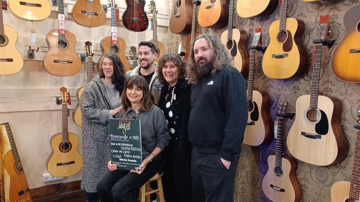 Voces de A Coruña (@vocescoruna) on Twitter photo Cristina Toba, arropada por algunos de los músicos que actuaron en su sala, el añorado Baba Bar, como <a href="/SilviaPenide/">Silvia Penide</a>, Luga, <a href="/beaadeestrella/">Bea a de Estrella</a> o <a href="/cesardecenti/">Cesardecenti</a>, que este viernes participan en el homenaje que se hará en <a href="/SalaMardiGras/">Sala MardiGrasCoruña</a> a las 22.30 horas. #VDAC Cristina Toba, arropada por algunos de los músicos que actuaron en su sala, el añorado Baba Bar, como <a href="/SilviaPenide/">Silvia Penide</a>, Luga, <a href="/beaadeestrella/">Bea a de Estrella</a> o <a href="/cesardecenti/">Cesardecenti</a>, que este viernes participan en el homenaje que se hará en <a href="/SalaMardiGras/">Sala MardiGrasCoruña</a> a las 22.30 horas. #VDAC