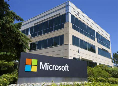 wayneyap's tweet photo. In 2014, Microsoft paid $2.5 BILLION for Minecraft, and everyone thought they were doomed.

But Microsoft was right. Everyone was wrong.

This 'foolish' deal became one of the greatest business moves in history.

Here’s how it all happened:  🧵 https://t.co/Fq6ZHjg3A4