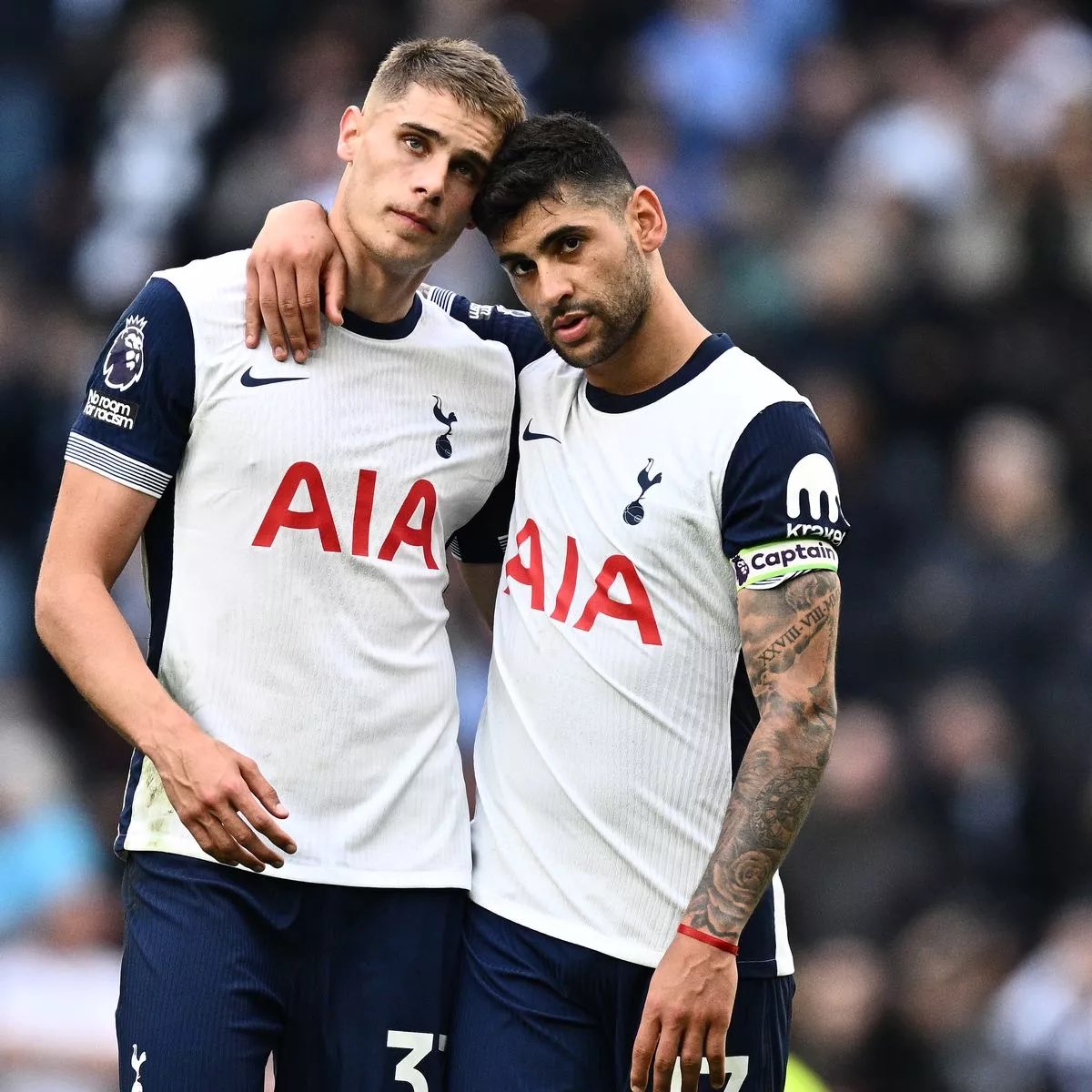 TheSpursExpress's tweet photo. 🎙️| Luka Vuskovic:

“Playing alongside Cristian Romero and Micky van de Ven one day is a dream.” 🤍

[@nieuwsbladsport] https://t.co/CBQiMljTVO