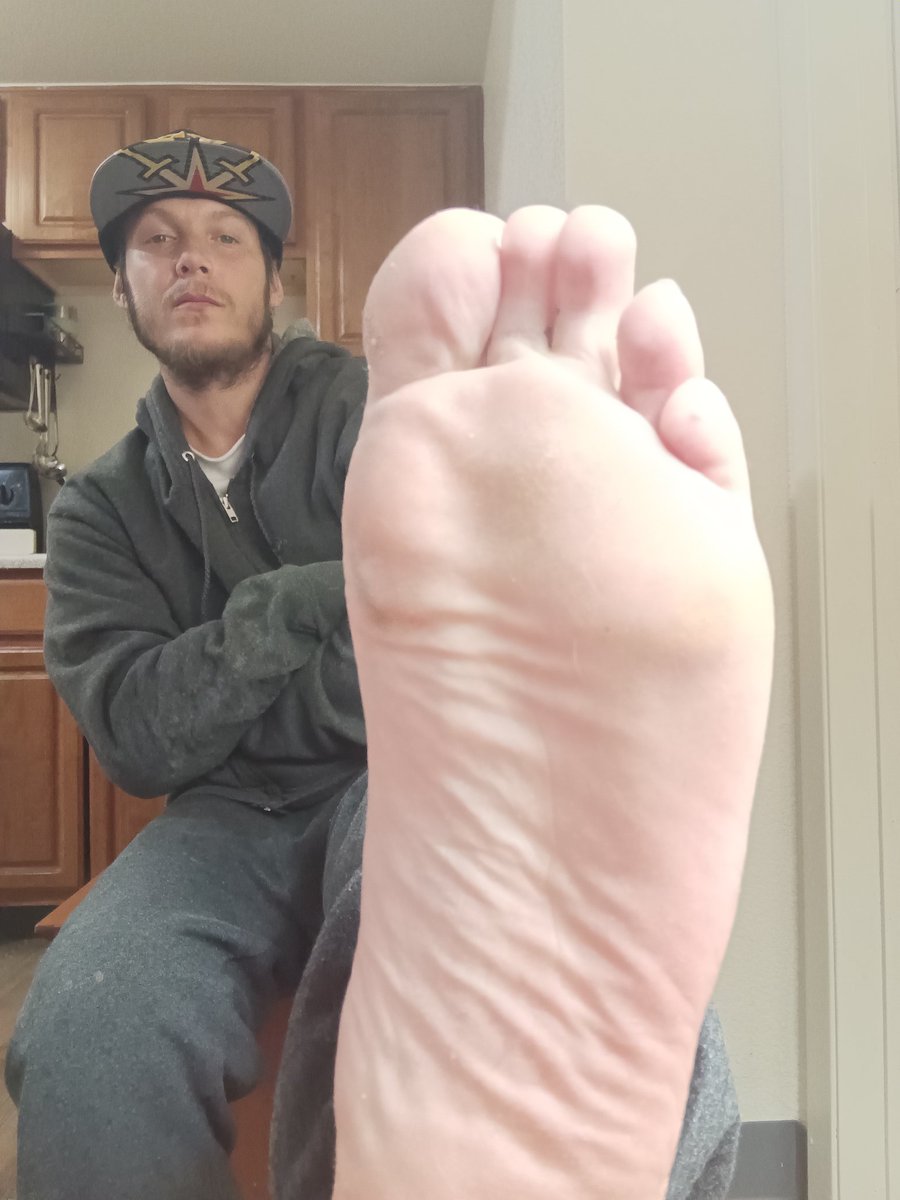 AlphaAlexStone's tweet photo. I know while you losers sit there and goon out to my perfect alpha feet you should be in my dms begging to send. Because I'm better then you in everyway.  just on your knees as you should be. Pathetic #findom #footworship @MASTER_UPDATES @BestFootMasters 

Cashapp: $TheBeast951 https://t.co/W1ALPbGqTL