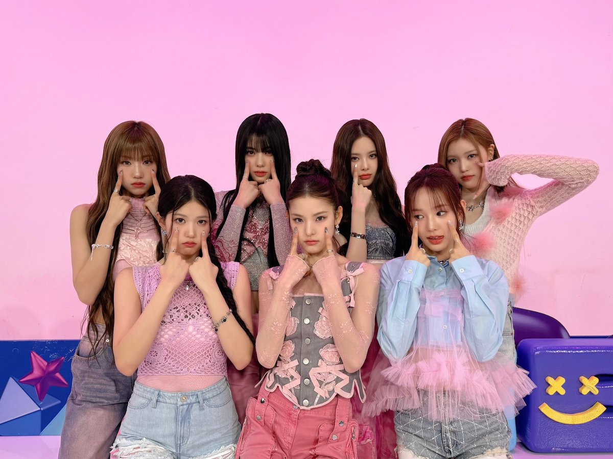 izna_offcl's tweet photo. [iznaPIC📷]

2025.01.09 Mnet <M COUNTDOWN>

#izna #이즈나
#N_a https://t.co/bSPOc9cMu4