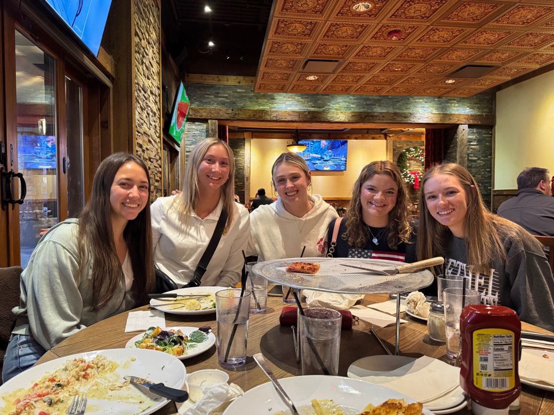 After 16 hours of travelling back to the USA ✈️🇺🇸 Had THE BEST welcome party when the whole team travelled 2.5 hours to pick me up from Chicago 💙💙💙 Love this team and can’t wait to get back playing ⛳️ Let’s Go PILOTS  ⚓️💙