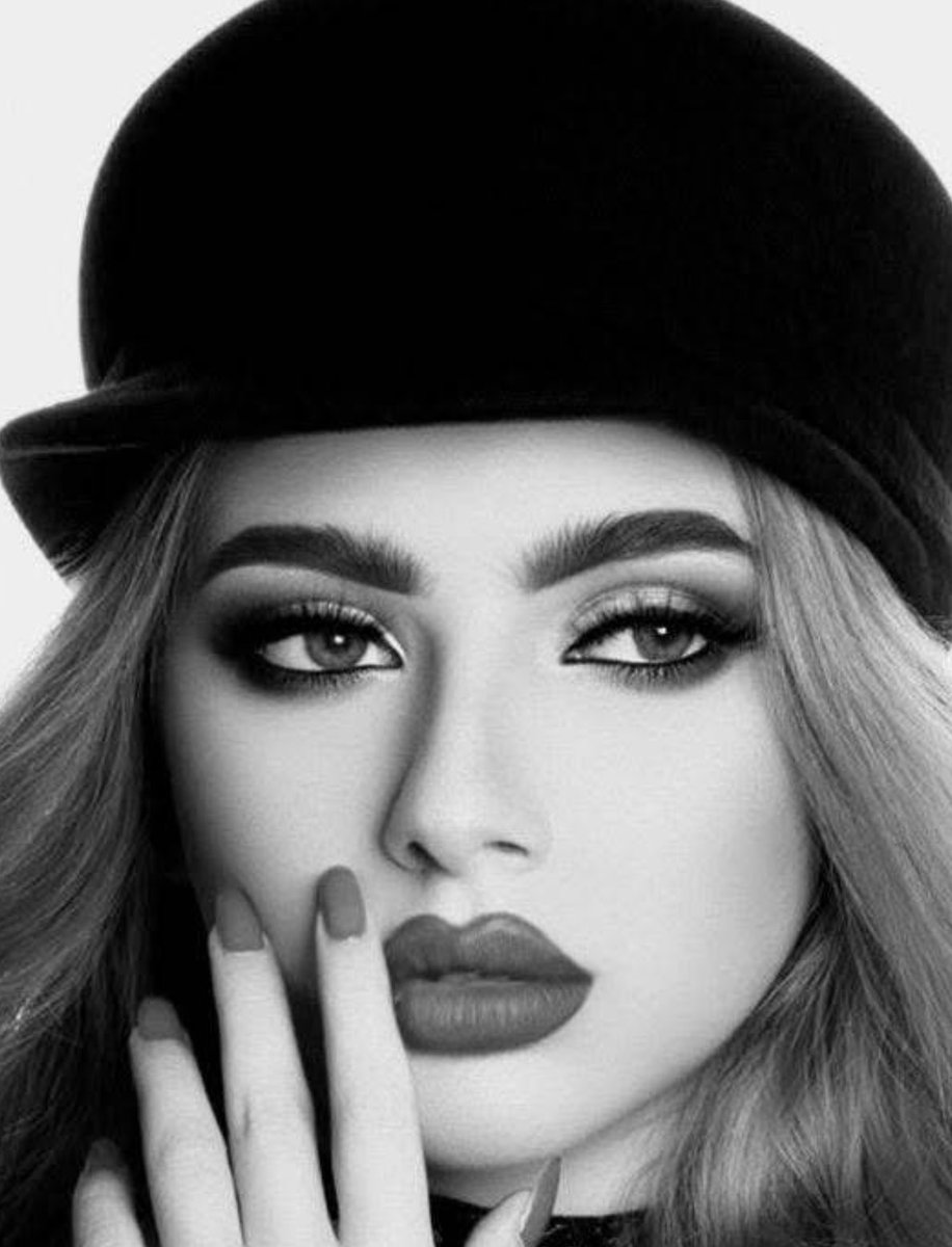 أنيقة فِي كل شيء حتى فِي حُب ذاتها …❤️🤍